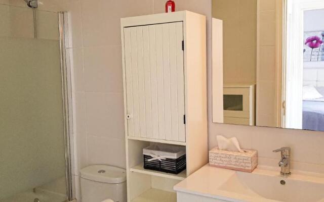 Lovely apartment with pool and sea views 770