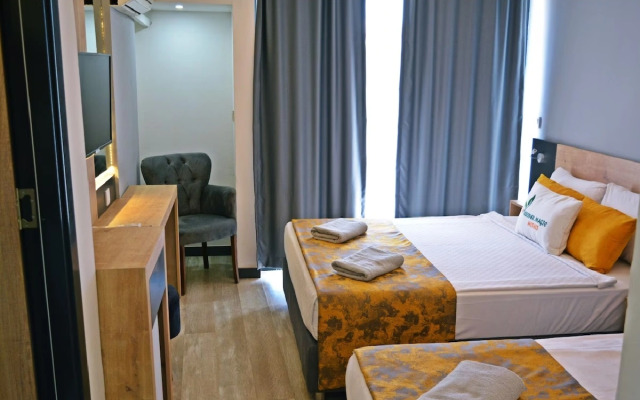 Clover Magic Park Side Otel