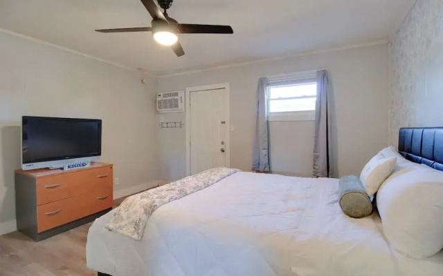 Cozy Huntsville Studio Near Lowe Mill