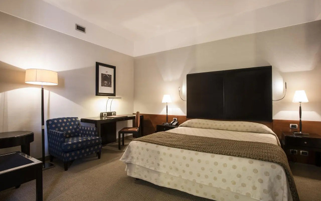 Fly On Hotel