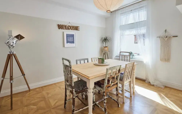 Host Stay Luna Terrace