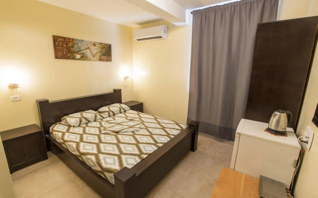 Laguardia Hotel