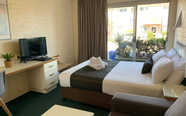 Crest Motor Inn