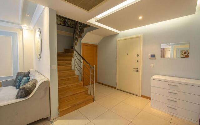 Three bedroom Duplex apartment with large terrace
