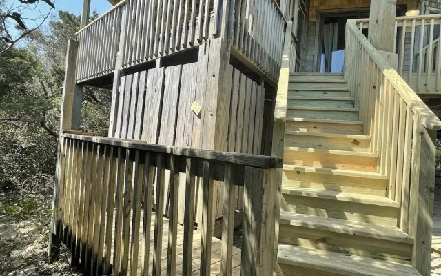 Dune Rose 3 Bedroom Cottage by RedAwning