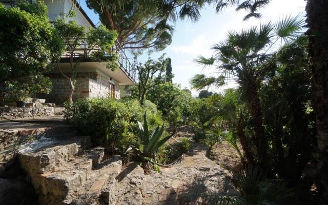 Panoramic Villa Near The Sea