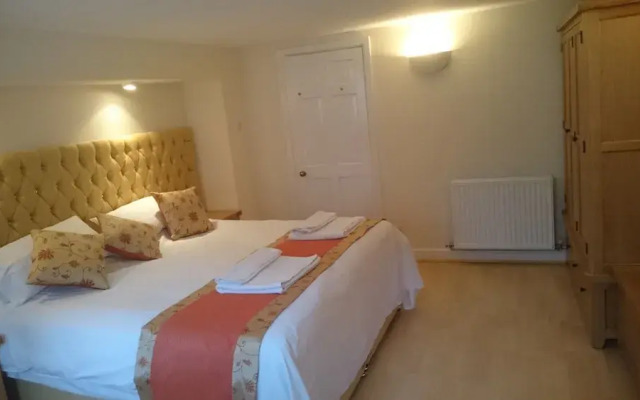 Mayville House Apartment