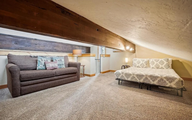 4 O'clock Lodge A16 1 Bedroom Condo by RedAwning