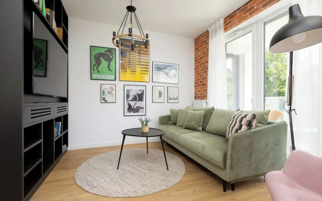 Bright Apartment With Parking by Renters