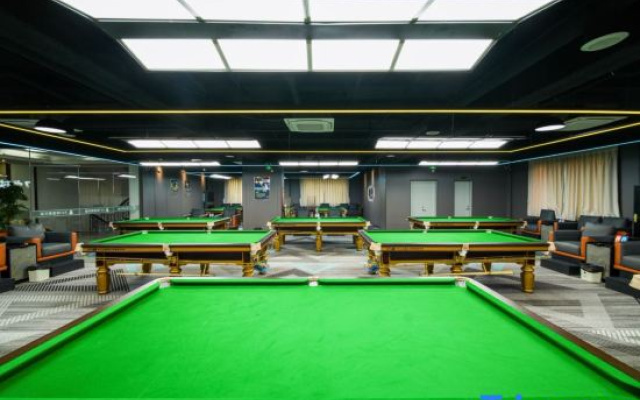 Foshan Yazhu Hotel (Shunde Qinghui Garden Daliang Clock Tower Subway Station)