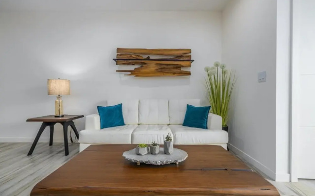 NEW 2BR Condo in of Palm Beach Walk 2 Beach