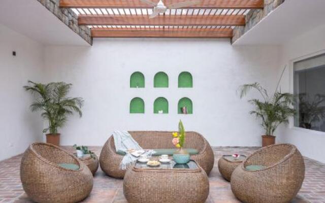 The Hideout by Vista Rooms