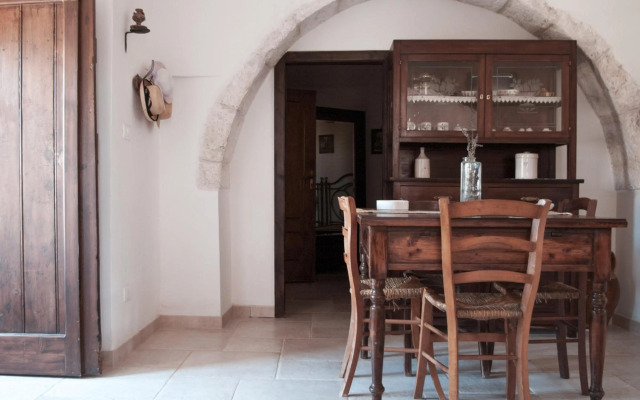 Trulli sul vignale in Masseria Santalachicca