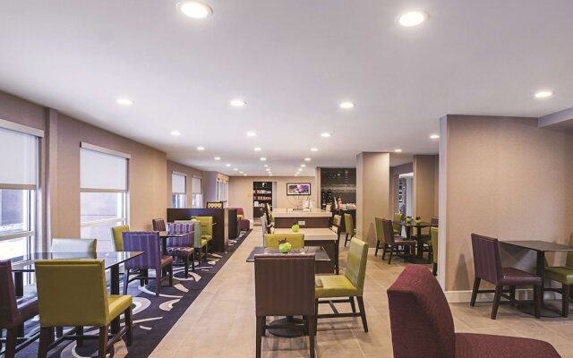 La Quinta Inn And Suites Detroit-Utica