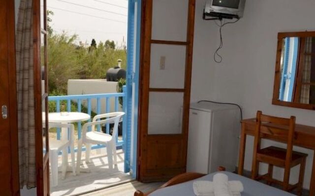Summer Inn Parikia