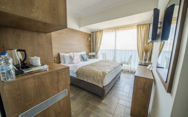 Aurasia Beach Hotel