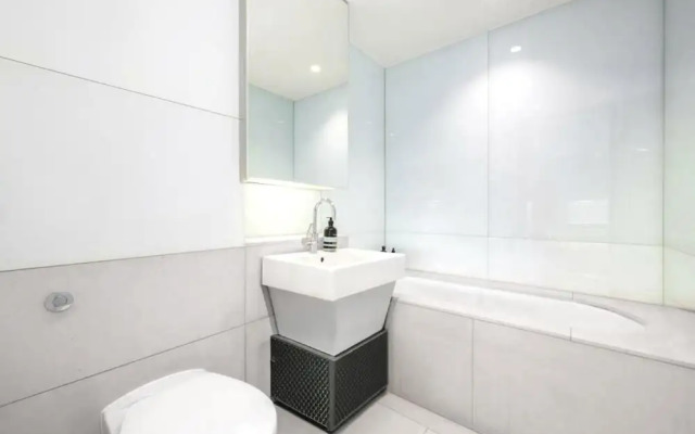 Sophisticated 2 Bedrooms by Spitafields
