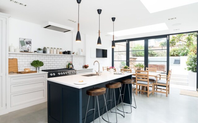 Gorgeous 2BR family home in East London