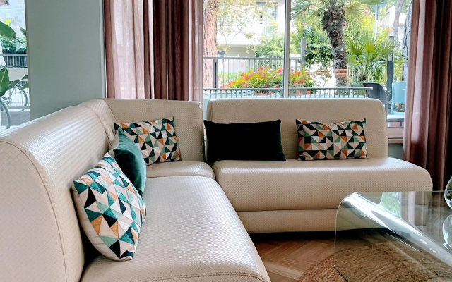 Aura Living Hotel