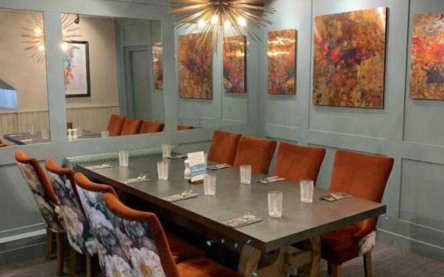 Potters Heron Hotel