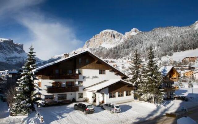 Adria Garni B&B Residence Corvara