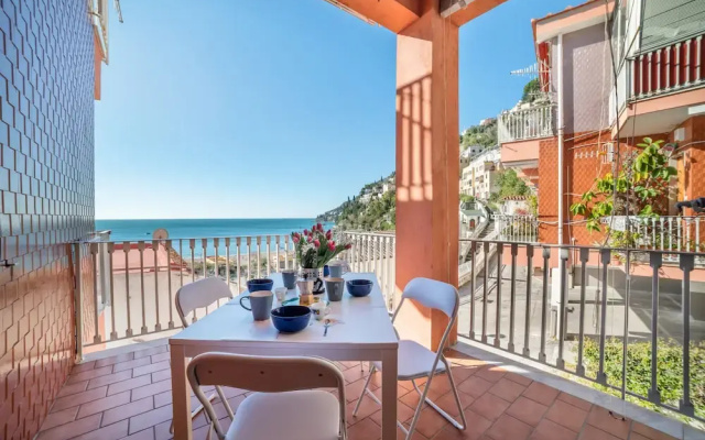 Vietri sul Mare Roomy Flat with Parking