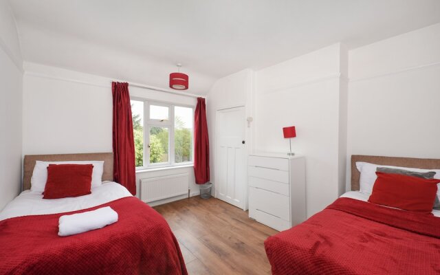 Dirac Lodge 4-bedroom House