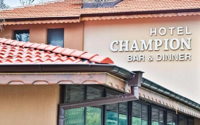 Hotel Champion