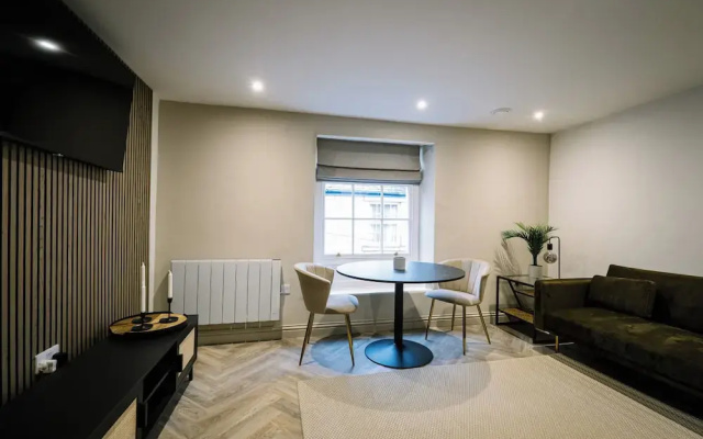 Sun St Apartment 5