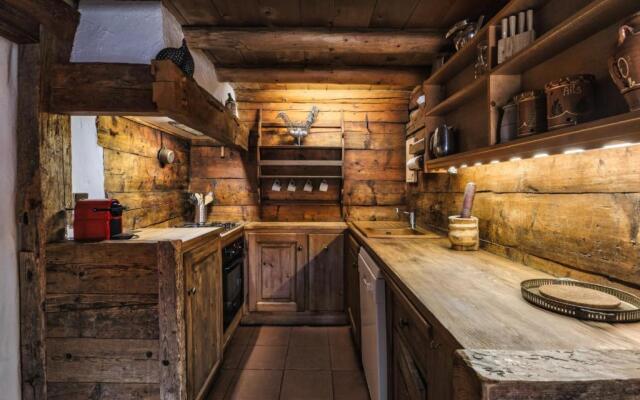 4BR Traditional Chalet BBQ + Fireplace + View