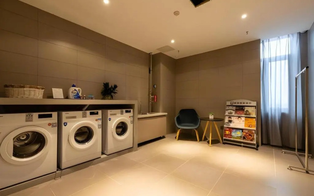 Homeinn Selected Hotel (Anshan Steel West station  Material Market)