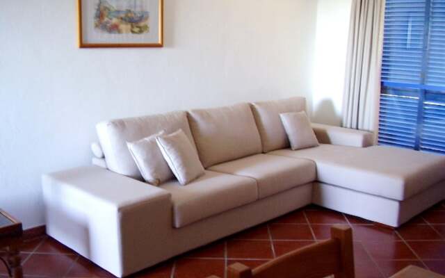 House With one Bedroom in Alvor, With Shared Pool, Furnished Terrace and Wifi Near the Beach