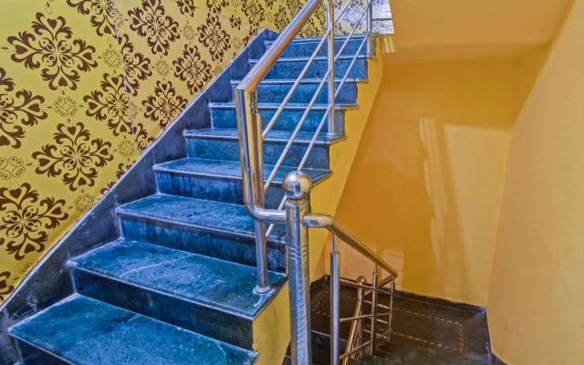 OYO Flagship 70280 Hotel Raj Baag