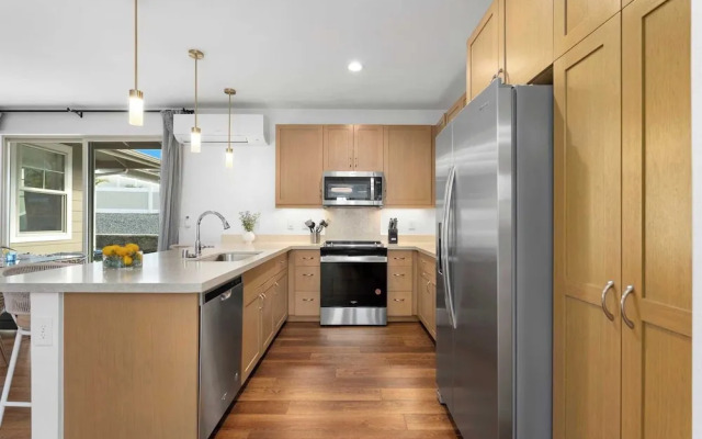 Makaha Villa by Avantstay Mountain + Ocean Views