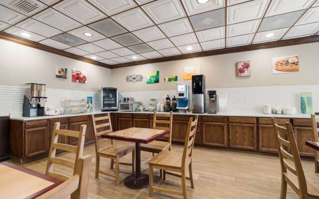 Quality Inn & Suites Conference Center Statesboro Historic District