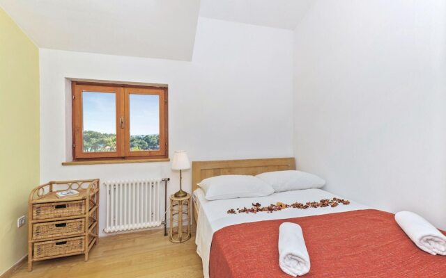 Awesome Home in Zaboric With 5 Bedrooms and Internet