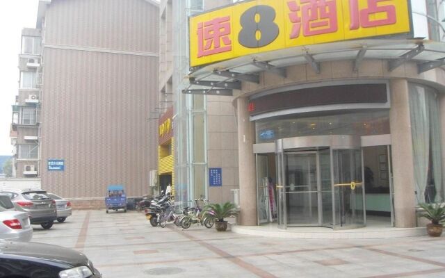 Super 8 Hotel Yizheng ShiDaiGuangChang