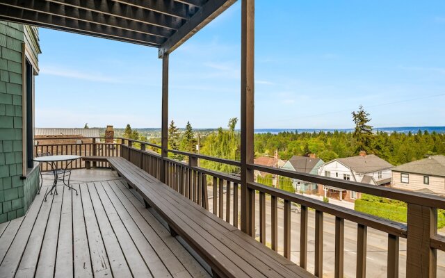 Seattle Vacation Home: The Tuscan Villa