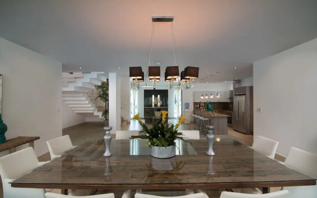 Crown Villas 4 bdrm
