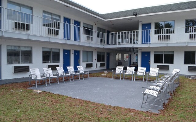 Knights Inn Jacksonville North