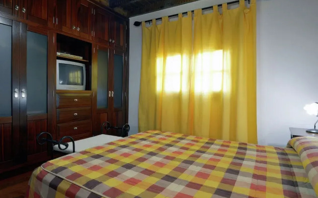 Spacious Villa in San Bartolomé With Swimming Pool