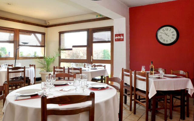 Brit Hotel Confort Pau Lons