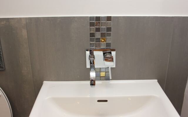 Large luxury 2 bed 2 bath-Pym Court
