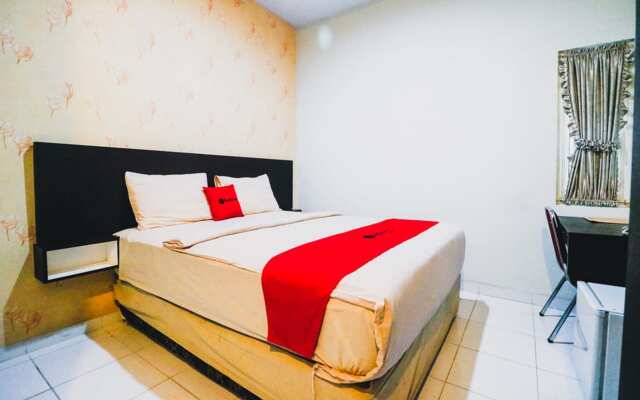 RedDoorz Plus near Mall Panakukang 2
