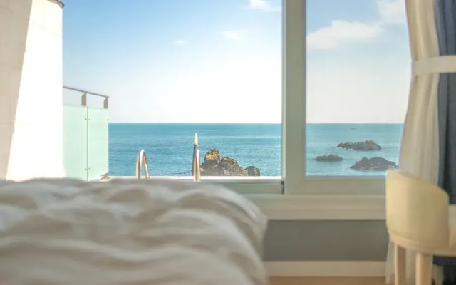 Gyeongju Blue21 Poolvilla Pension