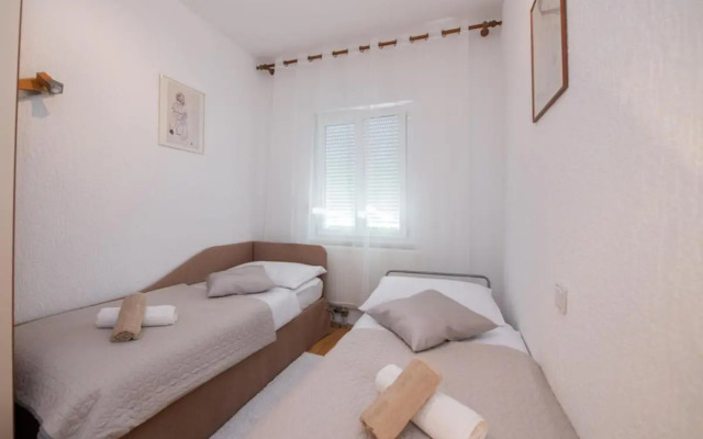 Villa Tomić Apartment Mia near the sea