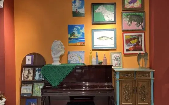 Sanya Yomovo – Bridge House Art Inn