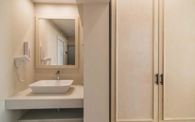 Belussi Beach Hotel & Suites