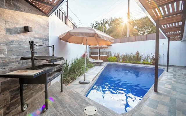 Spacious House Pool & Jacuzzi