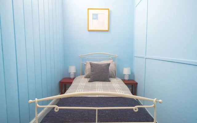 Three Bedroom Apartment Next To Pub